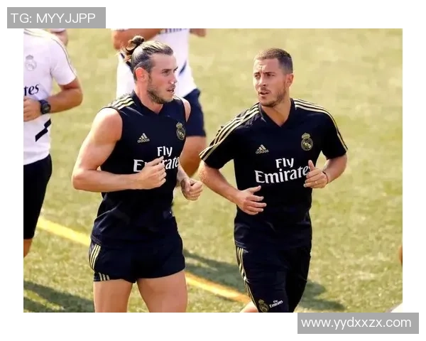 传奇球员告别绿茵场 足球巨星退役引发全球球迷热议与怀念